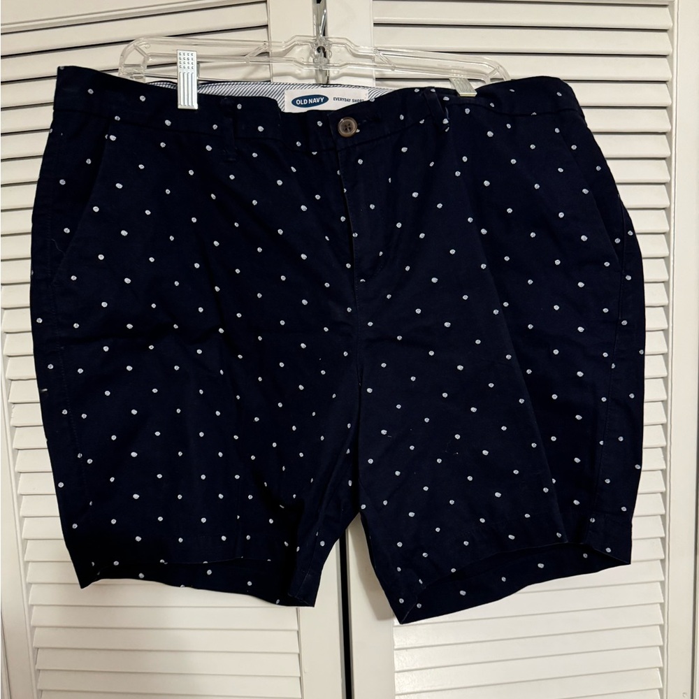 Old Navy Size 16 Everyday Short - Navy Blue with Polka Dots 5” inseam